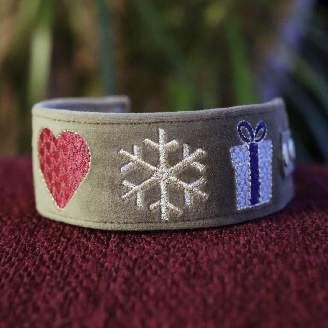 Obroża z wyhaftowanym świątecznym motywem