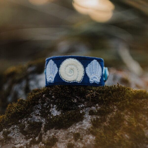 Obroża dla psa na lato z wyhaftowanym motywem muszelek